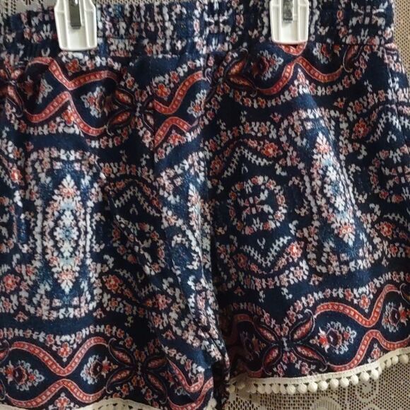 Cloud Chaser size M Blue white floral‎ ball fringe trim shorts great condition - Picture 5 of 7